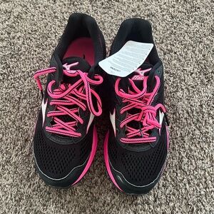 Nike Women's Black and Pink Athletic Shoes